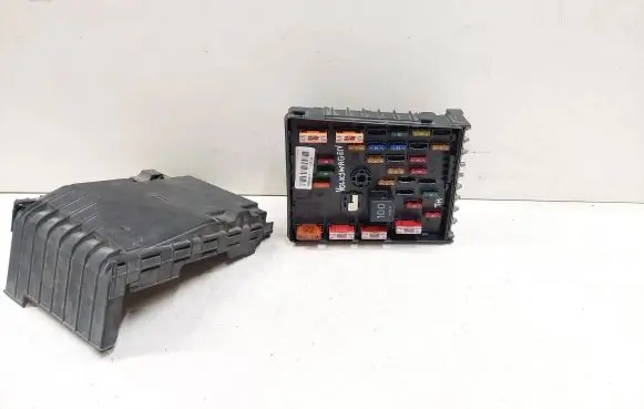 Volkswagen PASSAT B6 Fuse box set 3C0937125 63592777