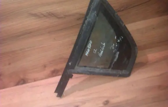 Ford Mondeo Mk III Rear vent window glass 