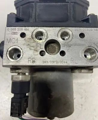 Ford Mondeo Mk III ABS Pump 8S712C405AB 0265225154