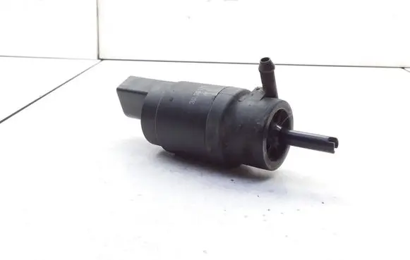 Mercedes-Benz C W203 Windscreen/windshield washer pump 3090179