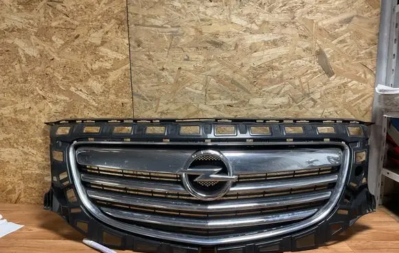 Opel Insignia A Front bumper upper radiator grill 13238420