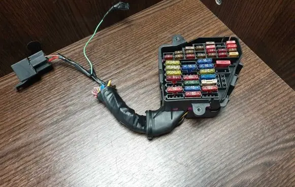 Volkswagen Golf IV Fuse box set 1J0970096