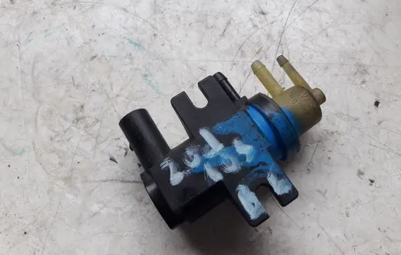 Volkswagen PASSAT B6 Vacuum valve 1K0906627A