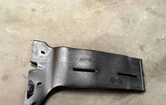 Porsche Macan (95B) Cabin air duct channel 8R0819801