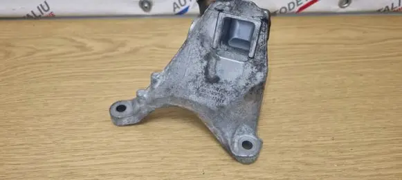 BMW 3 G20 G21 Engine mounting bracket 6876206