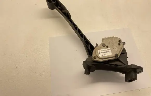 Volvo S60 Accelerator throttle pedal 30636003 6PV00853700 W021102