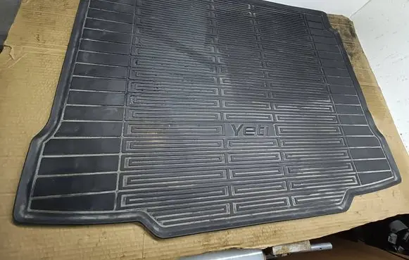 Skoda Yeti (5L) Rubber trunk/boot mat liner 5L6863723 DCD630002 8SD1426