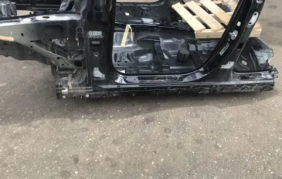 Mercedes-Benz EQC Sill