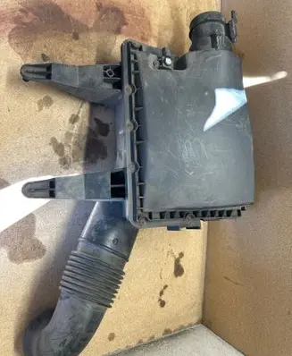 Mercedes-Benz Sprinter W906 Air filter box A0000903751