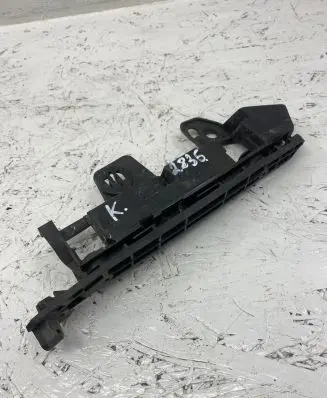 Opel Zafira C Front bumper mounting bracket 13356870