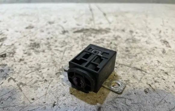 Volkswagen PASSAT B6 Positive cable (battery) 4F0915519 120317