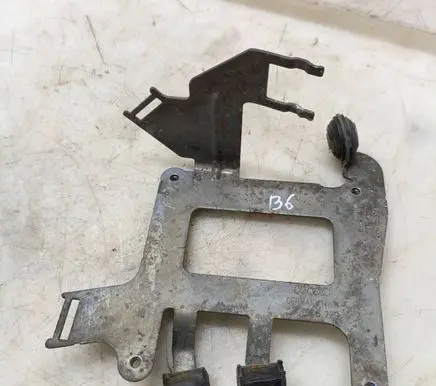 Volkswagen PASSAT B6 Other engine bay part 3C0906279
