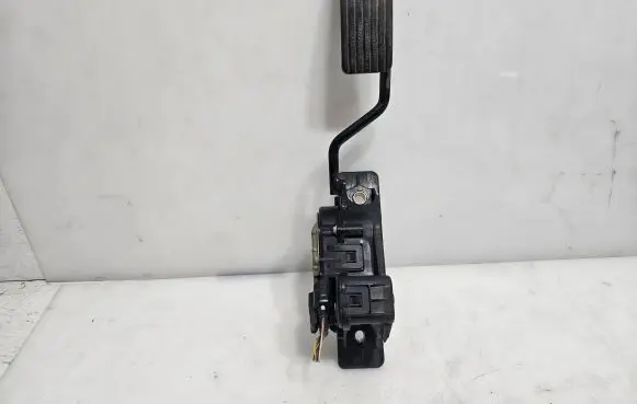 Mitsubishi Grandis Accelerator throttle pedal APM30005