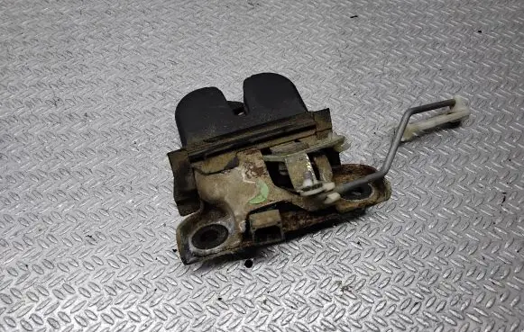 Loading door lock