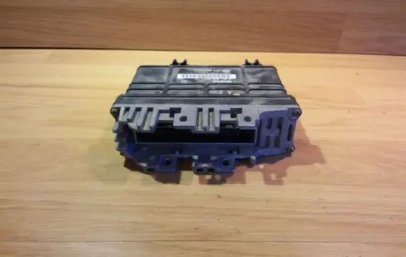 Volkswagen Golf III Engine control unit/module 0261200764 032906026A