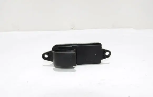 Mazda 6 Electric window control switch 7018T5
