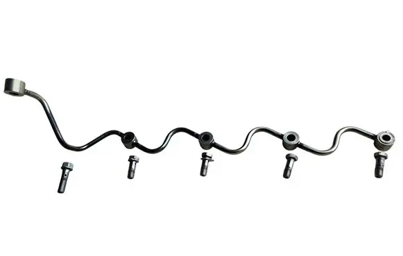 Toyota Avensis T250 Fuel injector supply line/pipe 