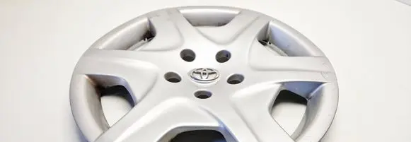 Toyota Corolla Verso AR10 R15 wheel hub/cap/trim 426020F040 426020F060 83446A0