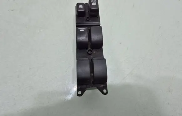 Mitsubishi Pajero Electric window control switch 8608A110