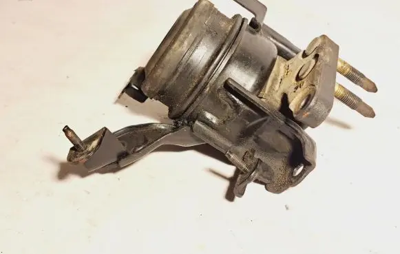 Toyota Corolla Verso E121 Engine mount bracket 1230527022