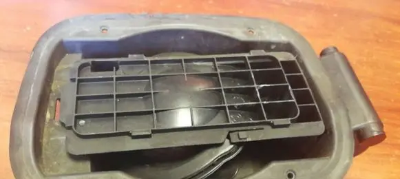 BMW 5 E60 E61 Fuel tank cap trim 7183712
