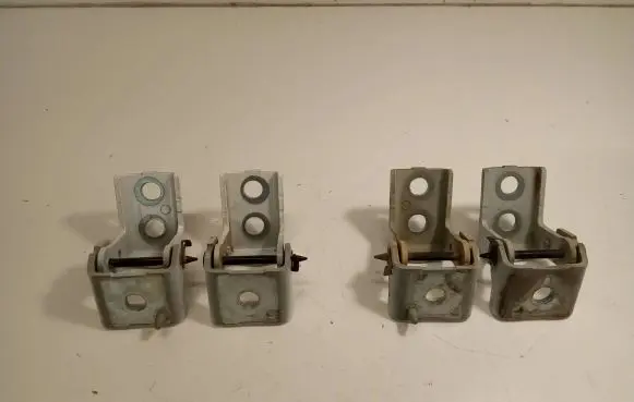 Peugeot 308 Front door upper hinge