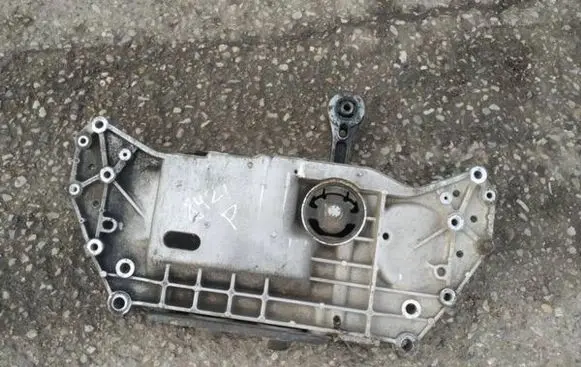 Volkswagen Golf V Front subframe