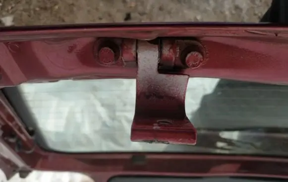 Volkswagen Golf III Tailgate/trunk/boot hinge