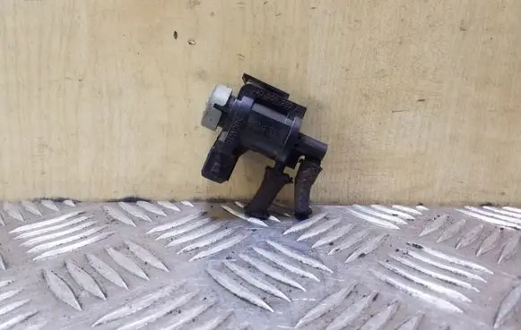 Audi A4 S4 B6 8E 8H Turbo solenoid valve 1J0906283A