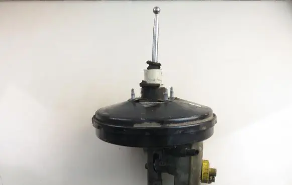 Volkswagen Golf IV Brake booster 1J1614105H