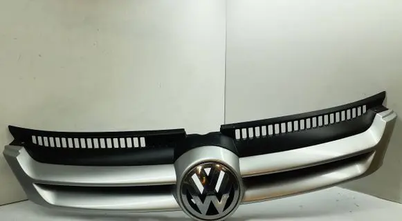 Volkswagen Golf Plus Front bumper upper radiator grill 5M0853653