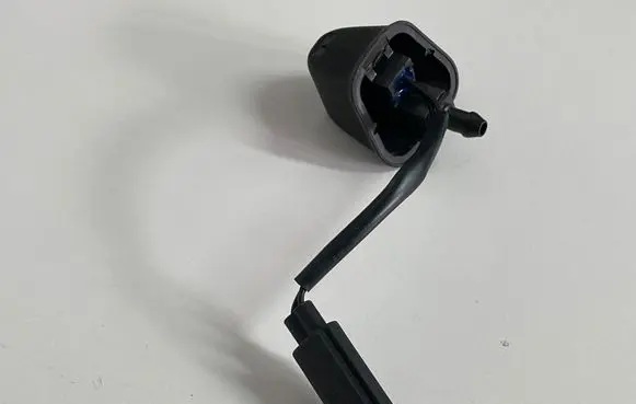 BMW 3 E90 E91 Windshield washer spray nozzle 8365385