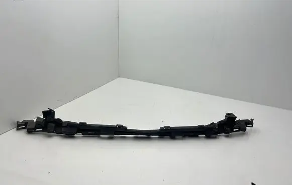 Front bumper mounting bracket