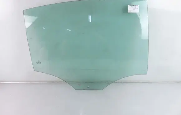 Volkswagen PASSAT B7 Rear door window glass 