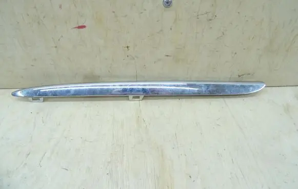 Front bumper splitter molding