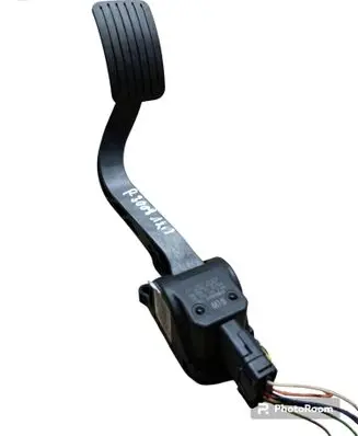 Peugeot 3008 I Accelerator throttle pedal 0280755167 9671416880