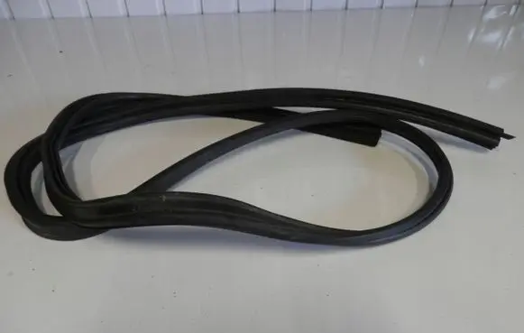 Volkswagen Jetta VI Trunk rubber seal (body) 5C6837249EU