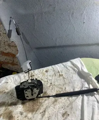 Nissan Murano Z50 Front door lock 3424