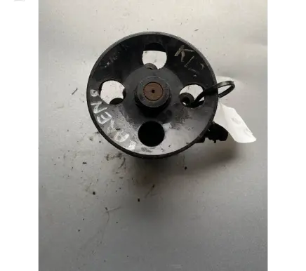 KIA Carens II Power steering pump