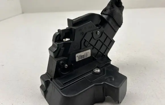 Volvo C30 Front door lock 30799302