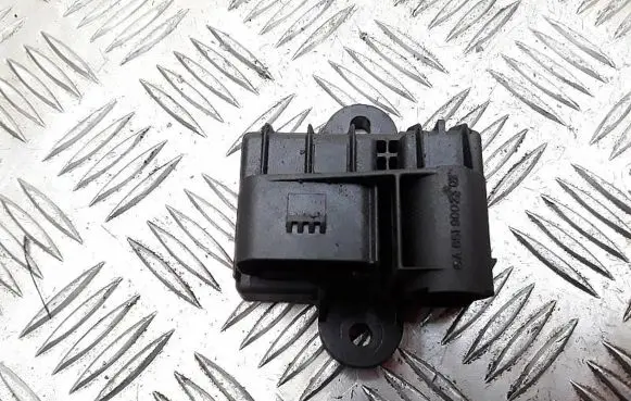 Mercedes-Benz A W176 Glow plug pre-heat relay A6519002303