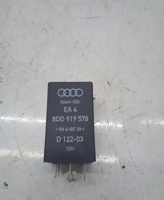 Volkswagen PASSAT B5 Other relay 8D0919578