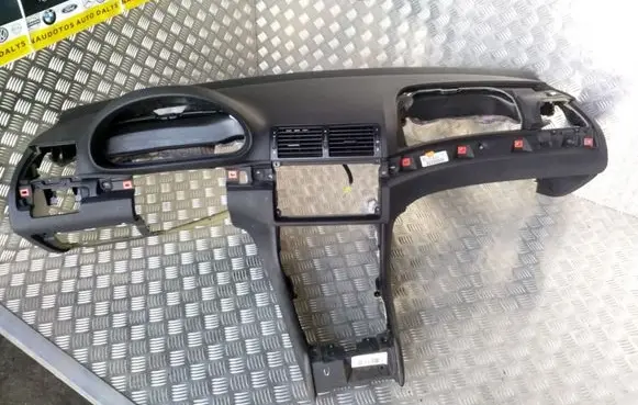 BMW 3 E46 Dashboard 51458220546 64228207901 51458196093
