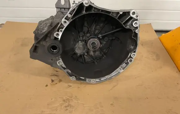 Nissan Juke I F15 Manual 6 speed gearbox 320101KG0A TL4123