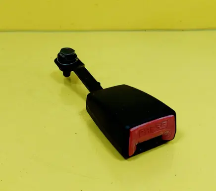 Front seatbelt buckle