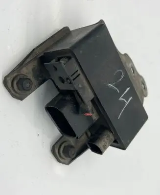 Mercedes-Benz E W211 Glow plug pre-heat relay 0255452832