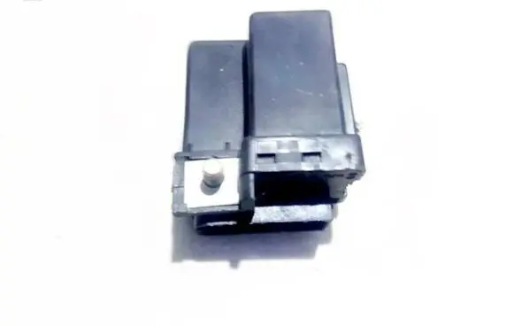 BMW 5 E39 Glow plug pre-heat relay 2246919 72rb510