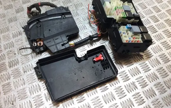 Ford Focus Fuse box set AV6T14A067BC AV6T14A076AB