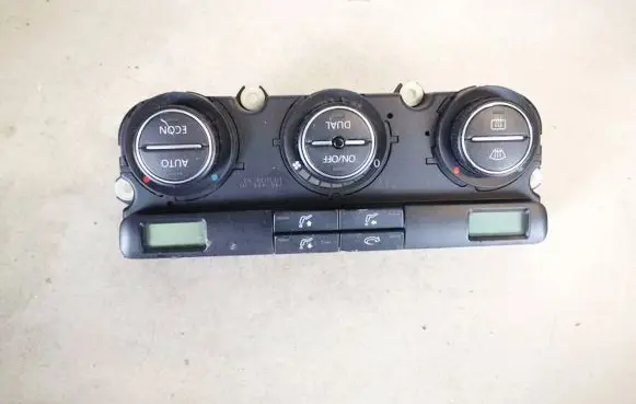 Volkswagen Golf V Climate control unit 74641470 746-414-70