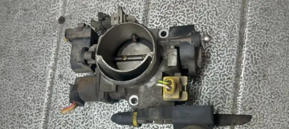 Peugeot 806 Throttle valve